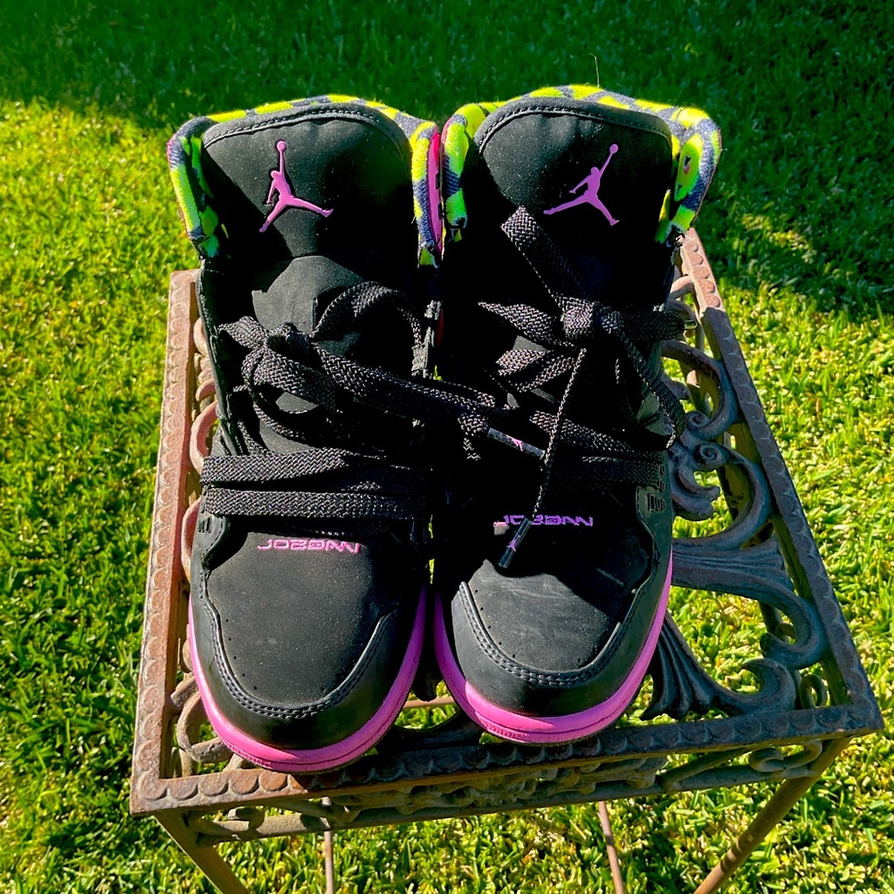 Nike Air Jordan Flight One Girls basketball sneakers in black and pink size 6.5Y